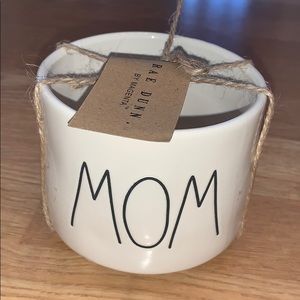 New! Rae Dunn “Mom” Planter